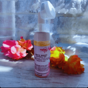 GEL VISAGE MOUSSANT ULTRA ECLAIRCISSANT A LA VITAMINE C ET ACIDE HYALURONIQUE (REPARE, RAJEUNIT, LISSE, ECLAIRCIT)